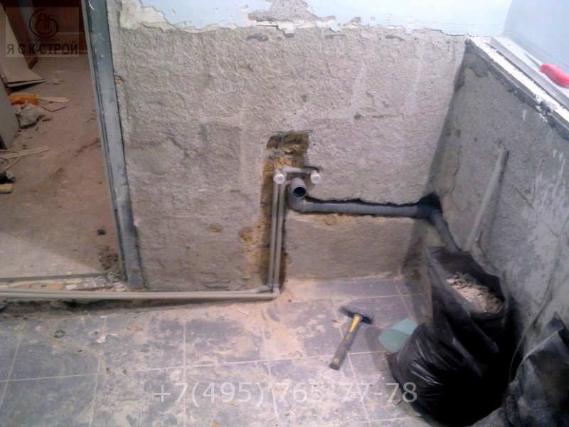 Ремонт маленькой ванной комнаты - укладка канализации в штробы